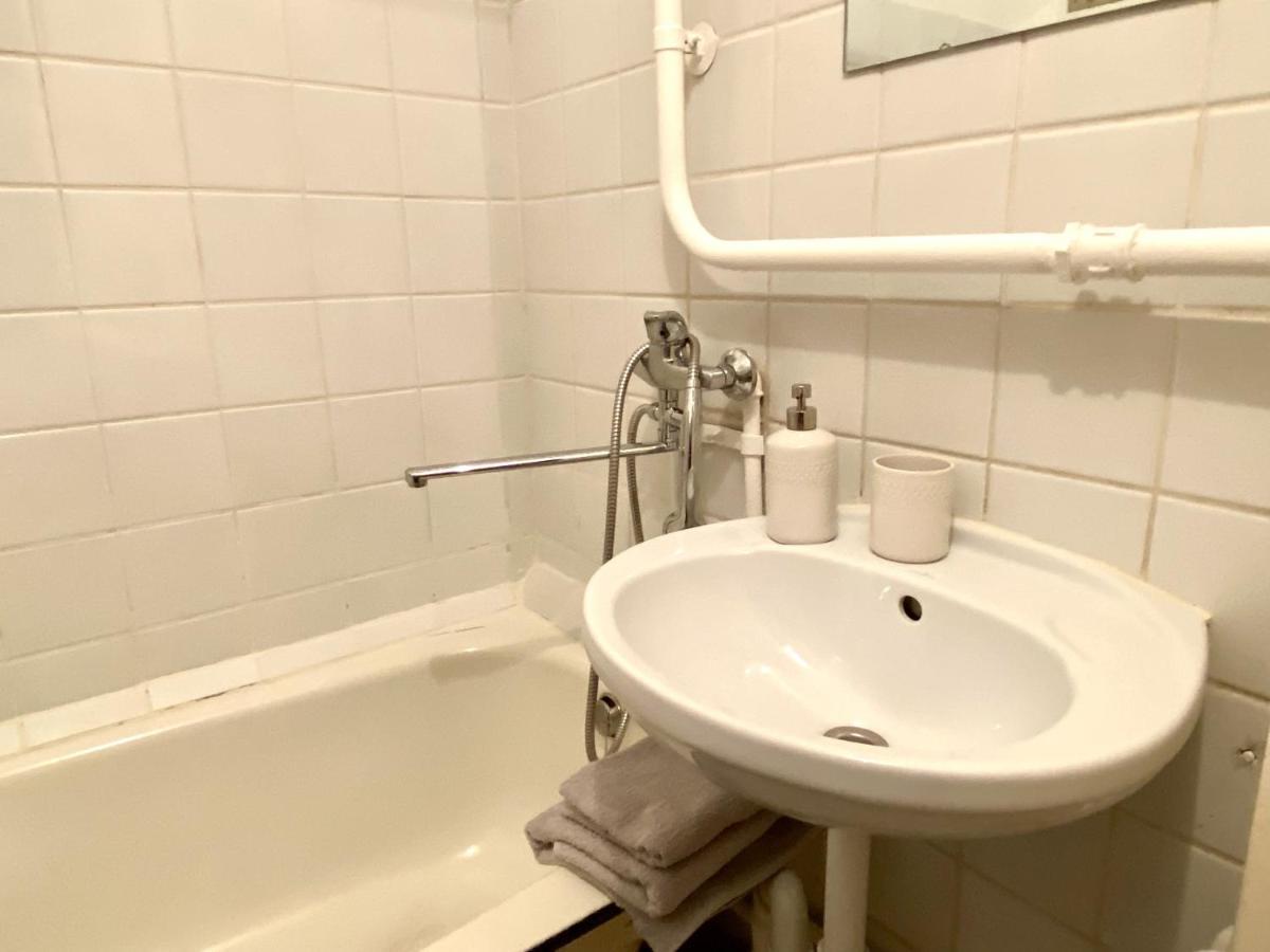 Spacious 3-Room Apartment & Parking Riga Buitenkant foto